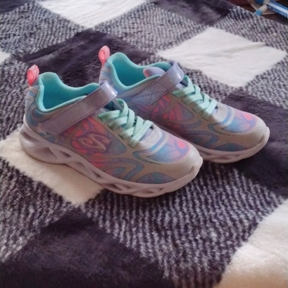 Sketchers size 1 Twisty brights shoes